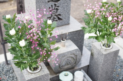 墓と花
