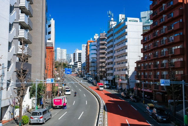 目黒区の風景（中目黒の街並み 駒沢通り）