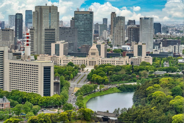 千田区の風景（皇居と国会議事堂）