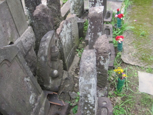 寺院内墓地2