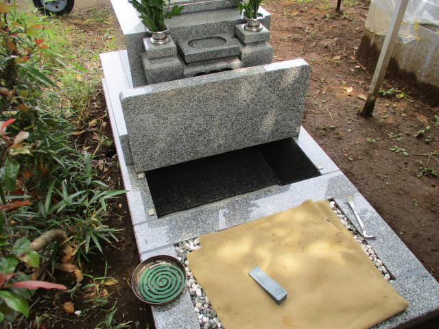 都立染井霊園へ改葬し、墓所へ納骨した事例